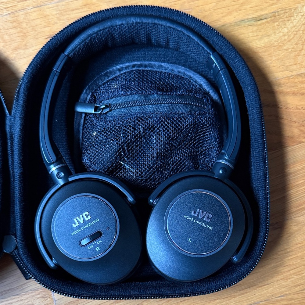 JVC Black On-Ear Noise Cancelling Headphones